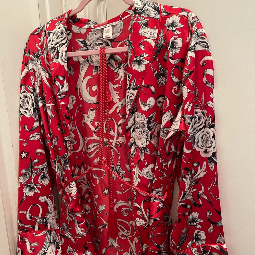 Victoria Secret Size L NWOT